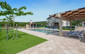 Awesome Home In Donji Prolozac With Wifi